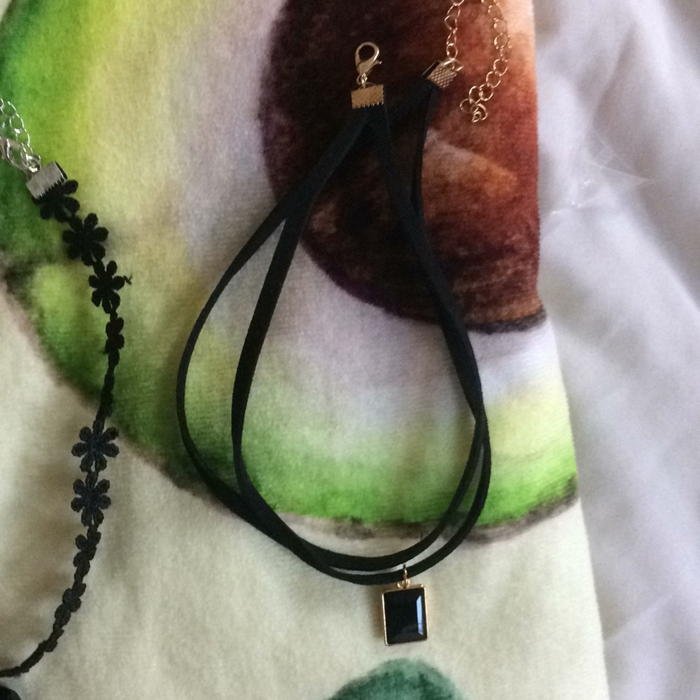 Chokers - Picture 7 of 7